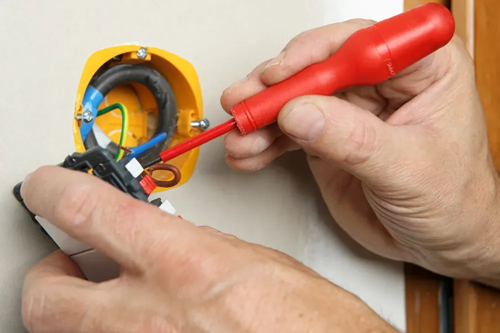 Petits travaux électriques à Châteauneuf-sur-Charente
